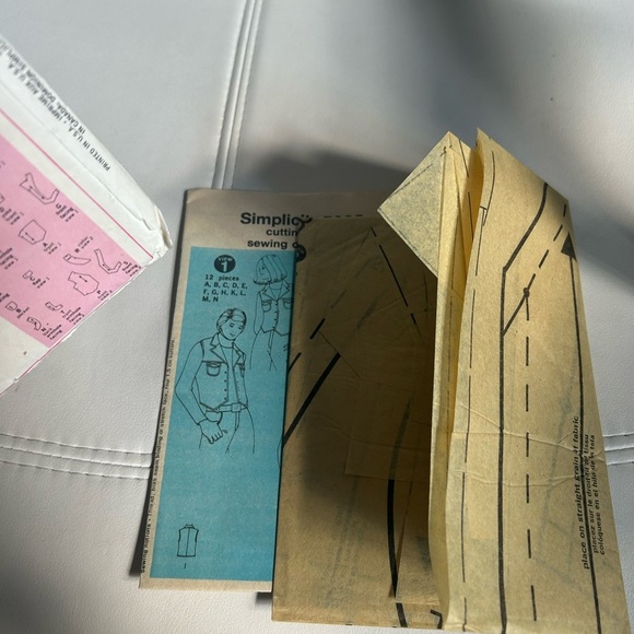 5/$25 Men's Blue Denim Vest size medium Simplicity 7285 🪡 - Picture 4 of 4